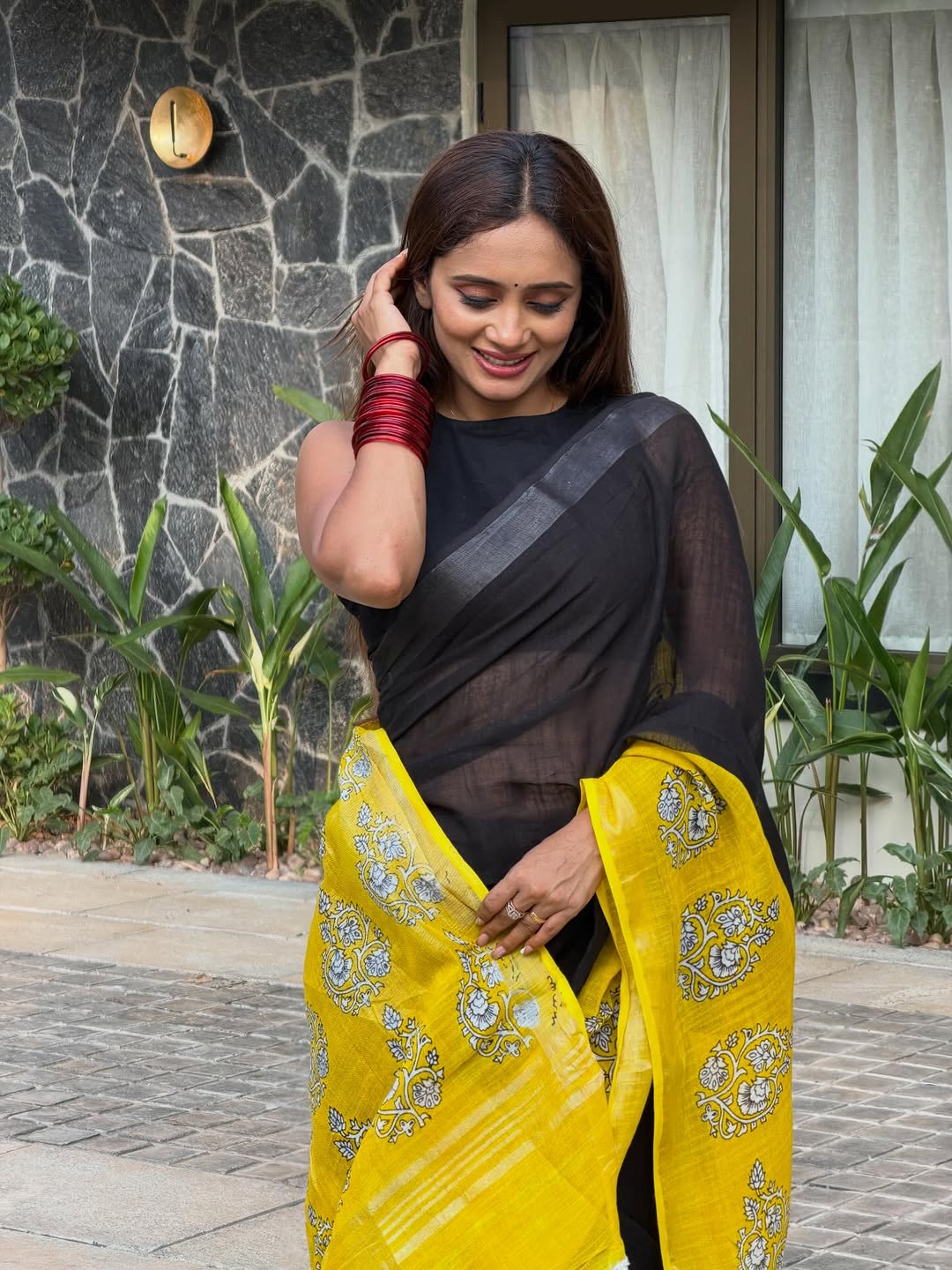 Premium Black Linen Saree with Vibrant Yellow Accents – Lightweight, Breathable & Effortlessly Stylish