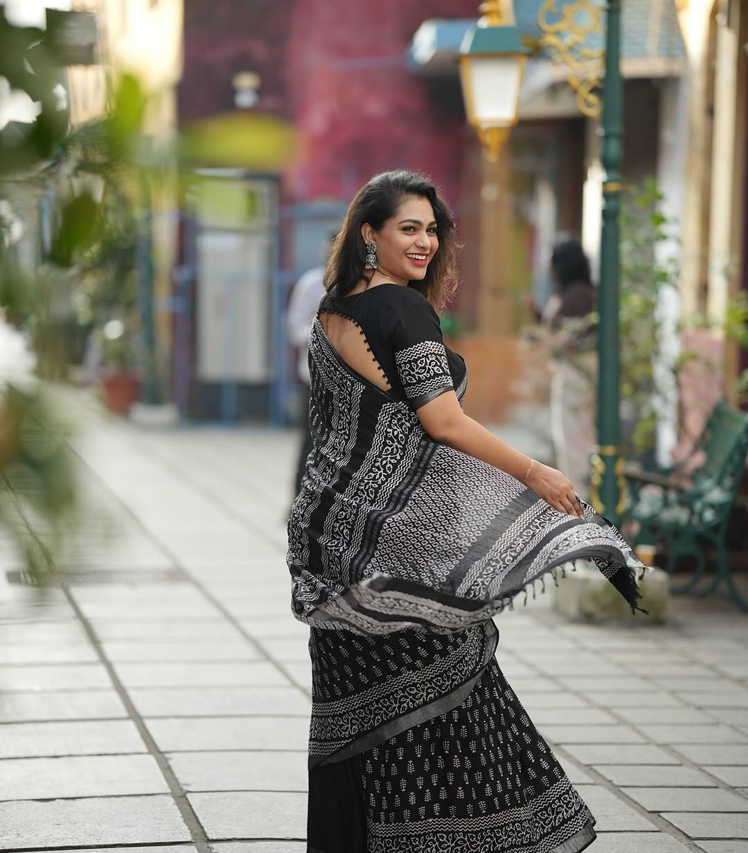 "Full view of the elegant black linen digital print saree with blouse piece, showcasing its modern design and graceful drape."