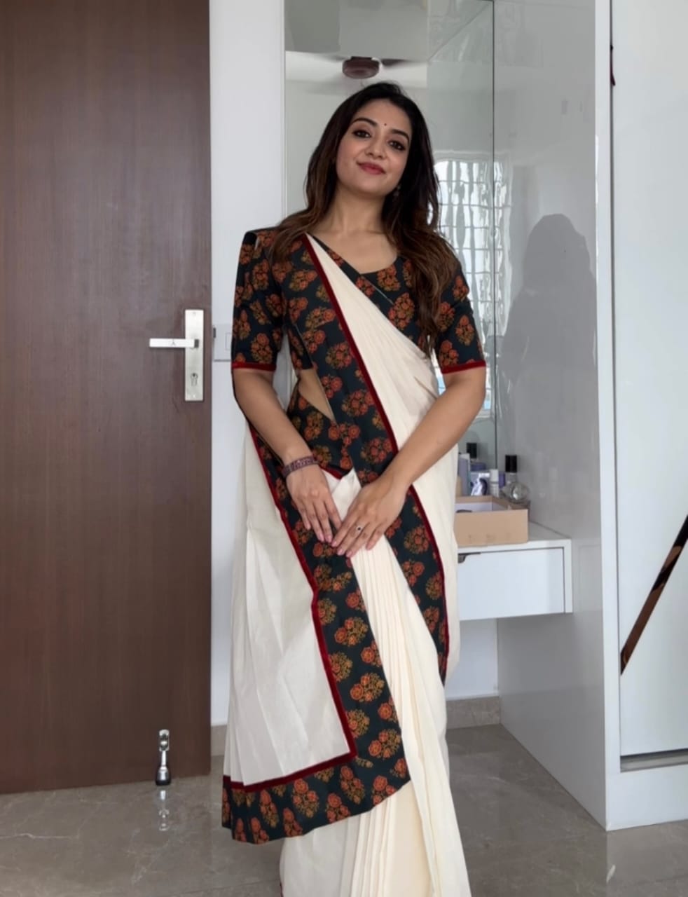 ATTRACTIVE BLACK BEUTIFULL BORDER DIGITAL PRINTED LINEN SAREE